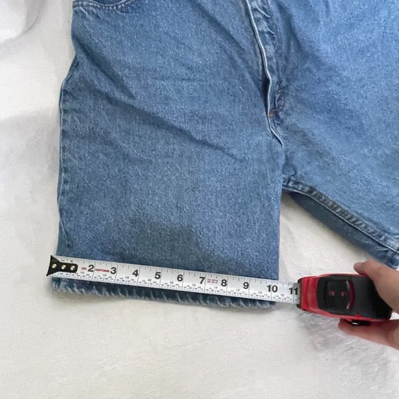 Highrise Light Wash Vintage Wrangler Mom Jean Shorts - Picture 11 of 11